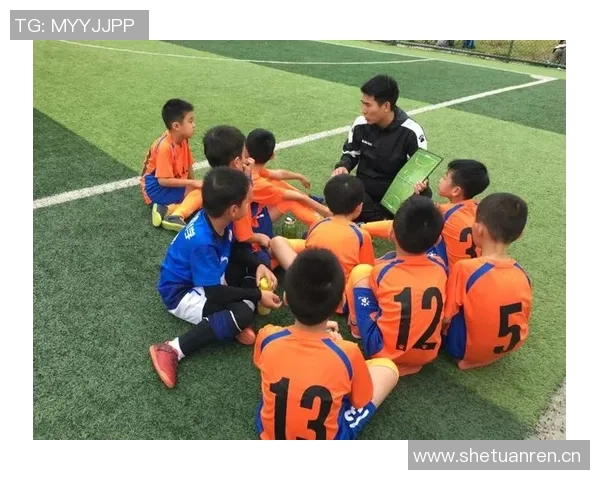 直播吧公益携手杨晨等12名老甲A球星走进成都校园助力青少年足球梦想