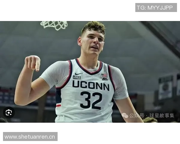 克林根表现出色14投7中砍下18分11篮板4助攻正负值高达16分助球队获胜